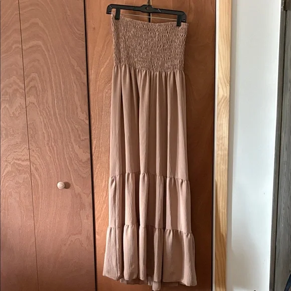 Elegant Tan Tiered Strapless Dress - Picture 5 of 6